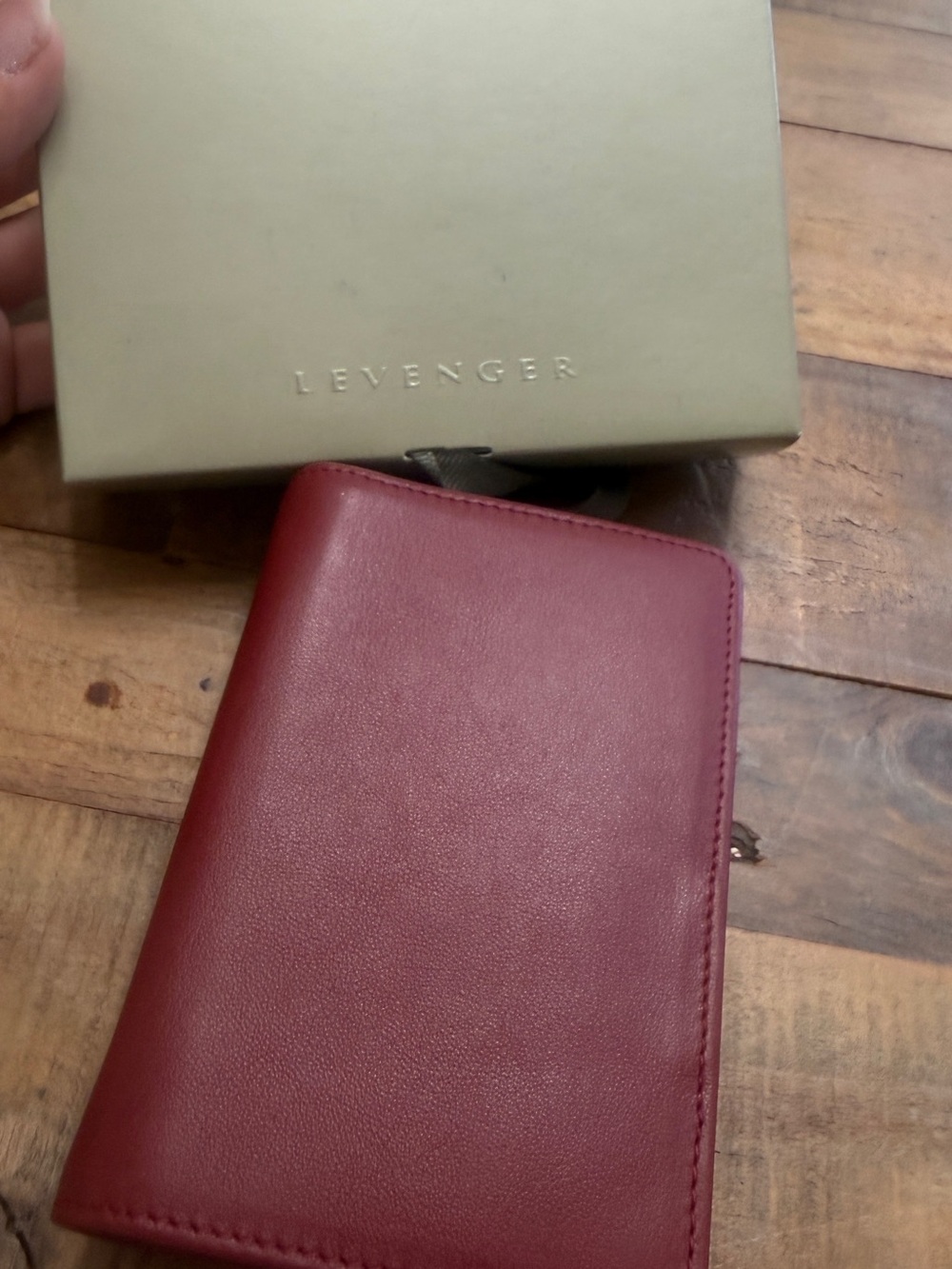 NWT Levenger leather playing Cards Wallet in Burgundy Red